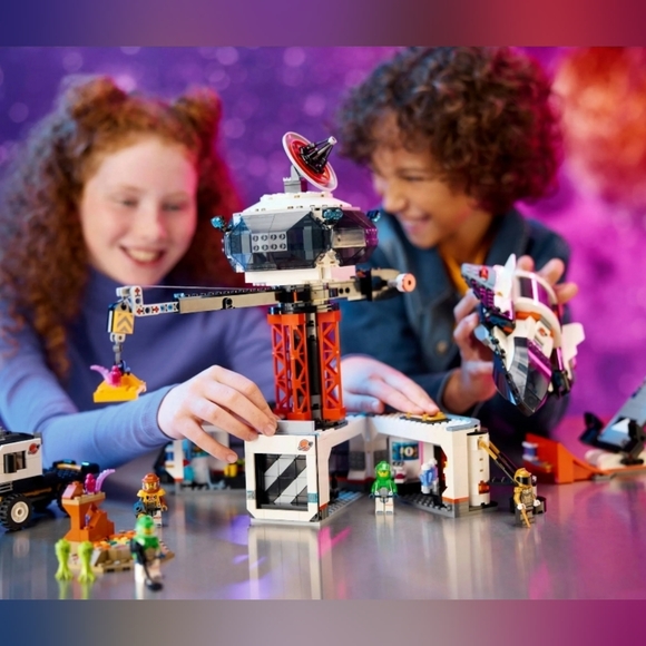 LEGO City Space Base and Rocket Launchpad NIB - Picture 3 of 7